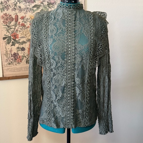 Cable & Gauge Tops - *SOLD*
Lace Long Sleeve Blouse